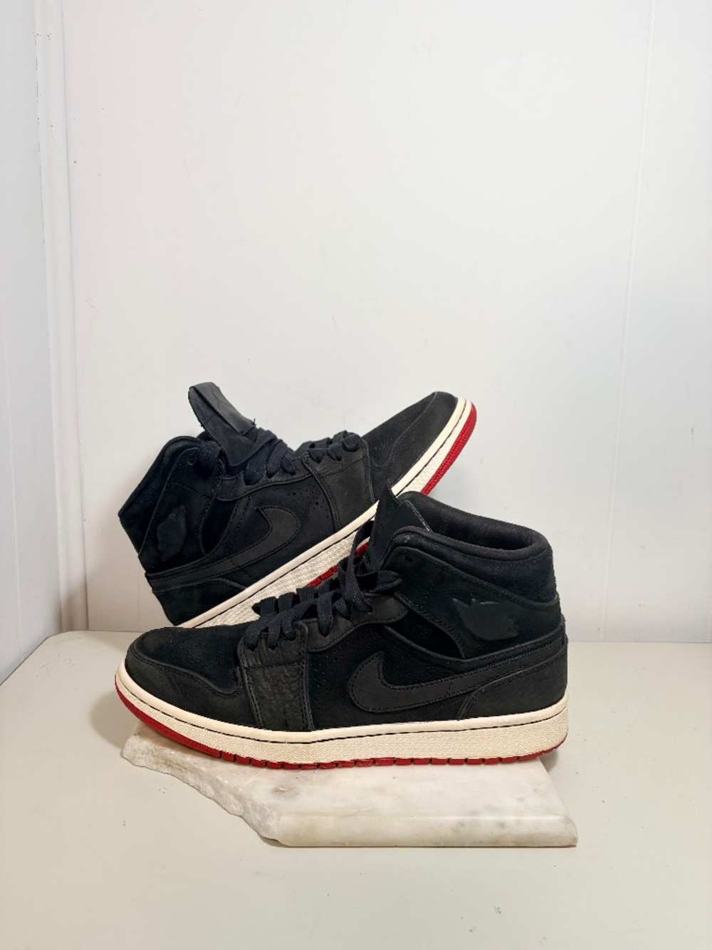 AIR Jordan 1 Mens Size 9 Nouveau Mid Black Red